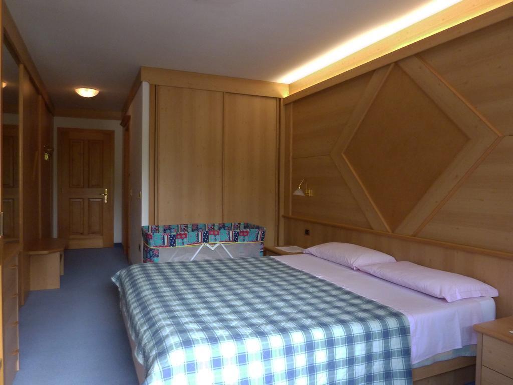 Appartamenti Majon Sotroi Campitello di Fassa Szoba fotó